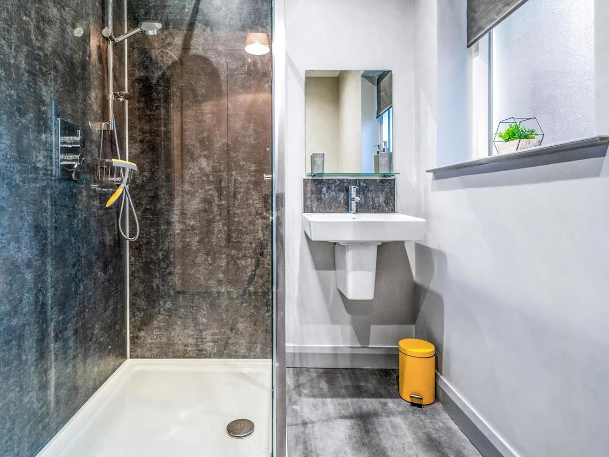 Pass The Keys Lovely 1Br Apt In No 1 Location With Top Amenities 벨파스트 외부 사진
